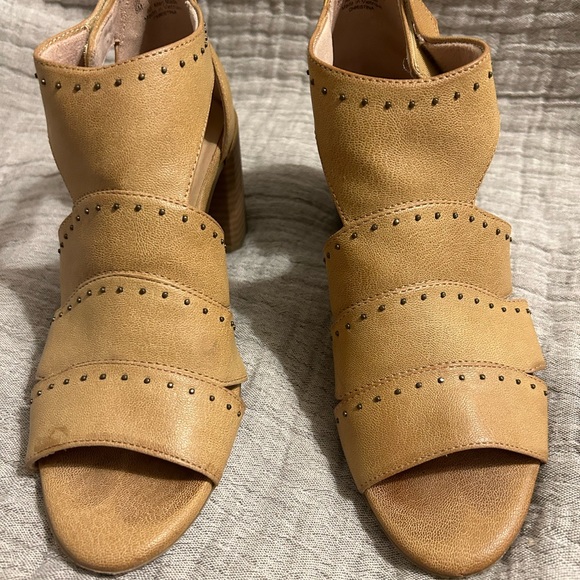 Naturalizer Soul shoes - Picture 2 of 9